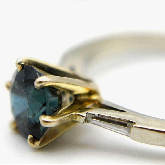 Antique 14 KT White Gold Sapphire Ring with Diamond Baguettes - Size 6 (Tested) - Picture 6 of 7